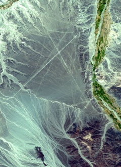 Satellite picture of an area containing lines.(Coordinates: 14.71° S 75.18° W)